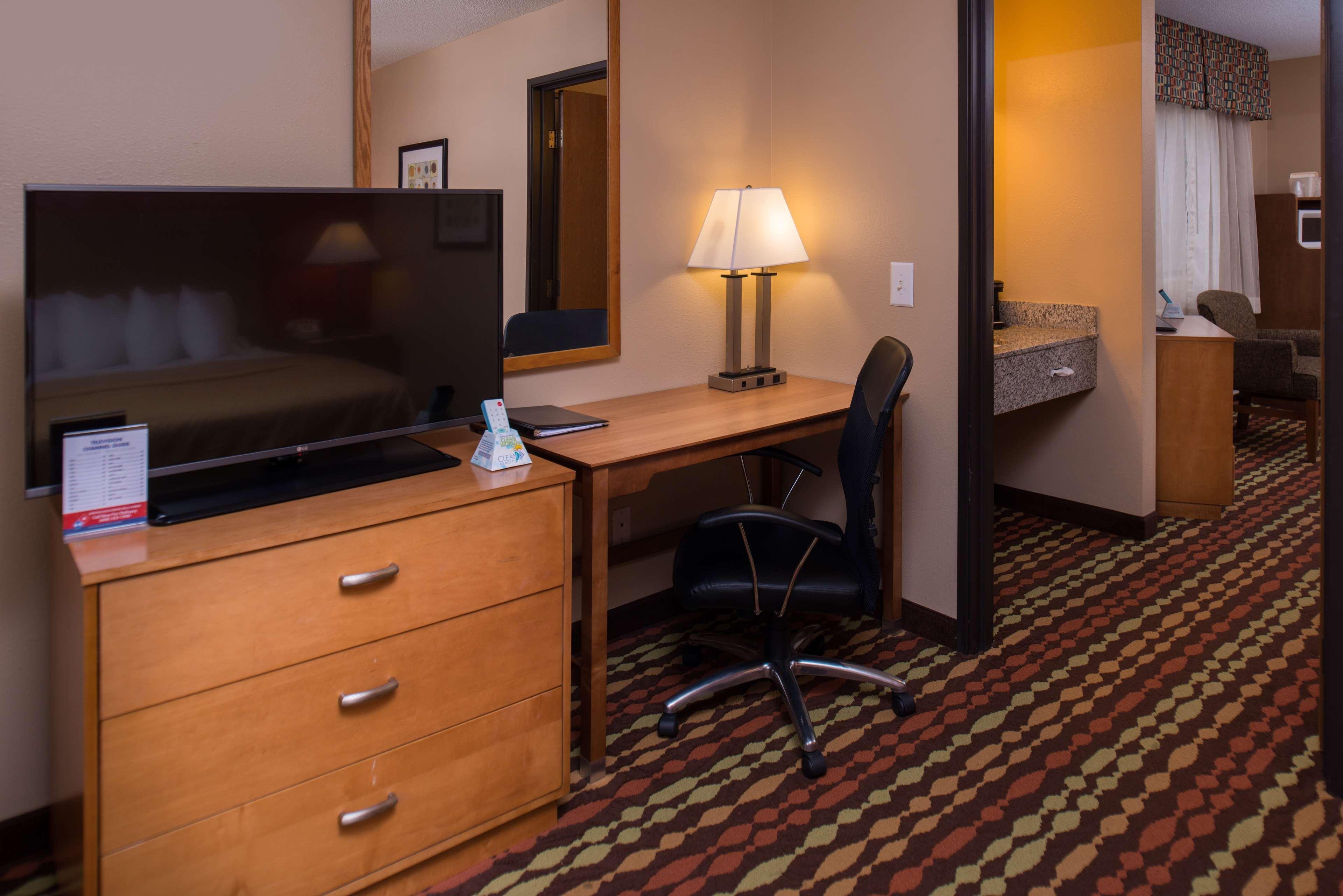 Best Western Ambassador Inn & Suites Wisconsin Dells Extérieur photo