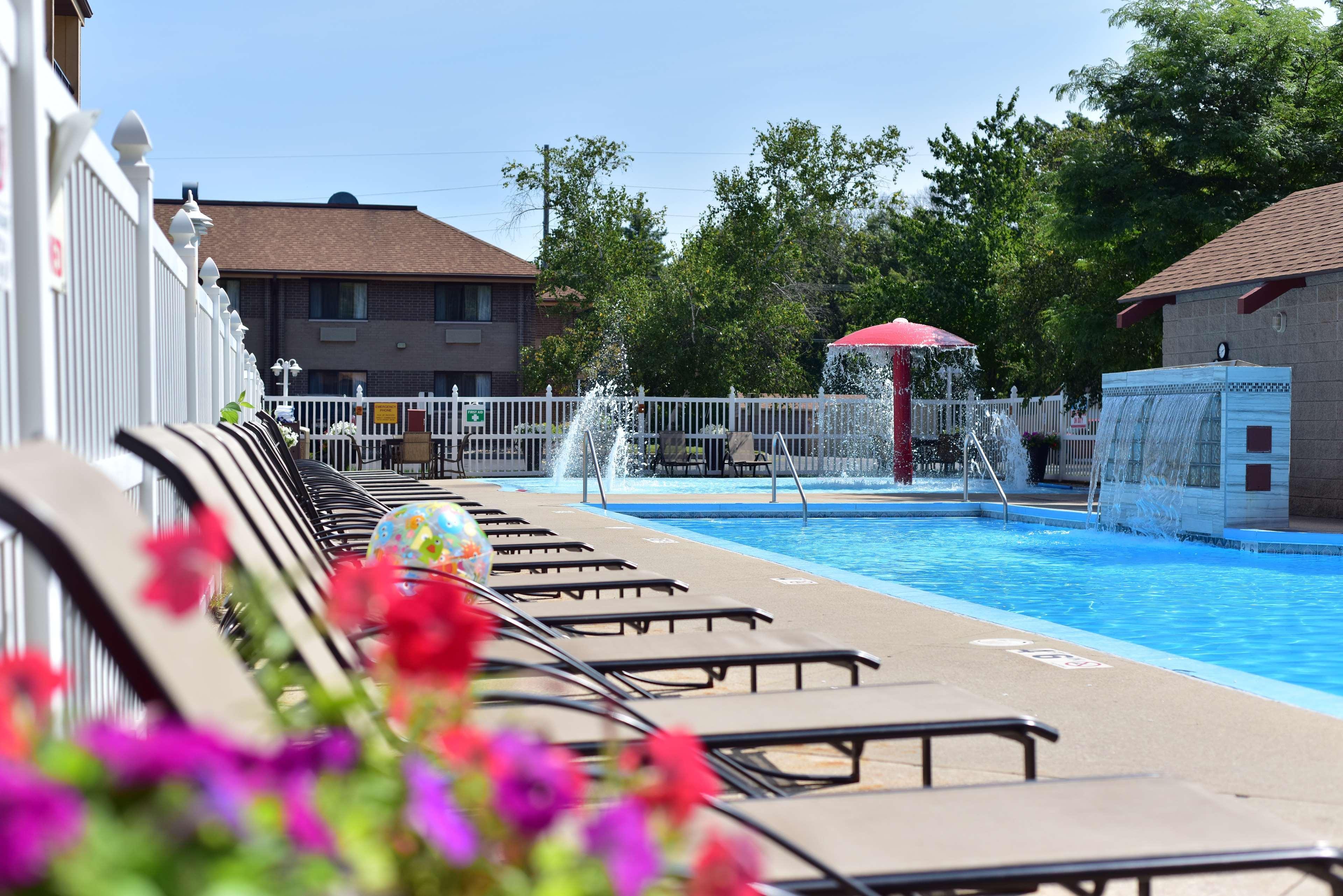 Best Western Ambassador Inn & Suites Wisconsin Dells Extérieur photo