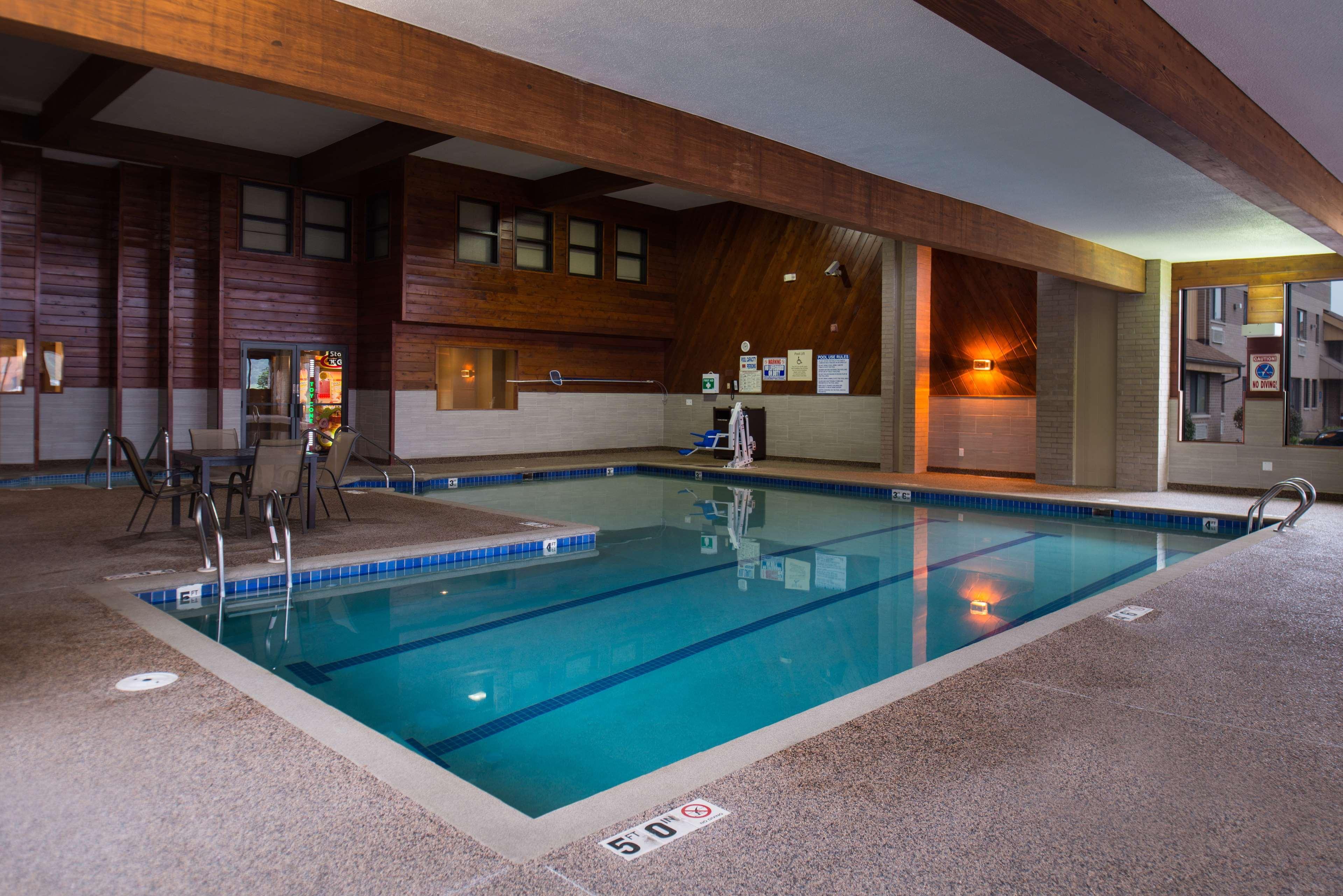 Best Western Ambassador Inn & Suites Wisconsin Dells Extérieur photo