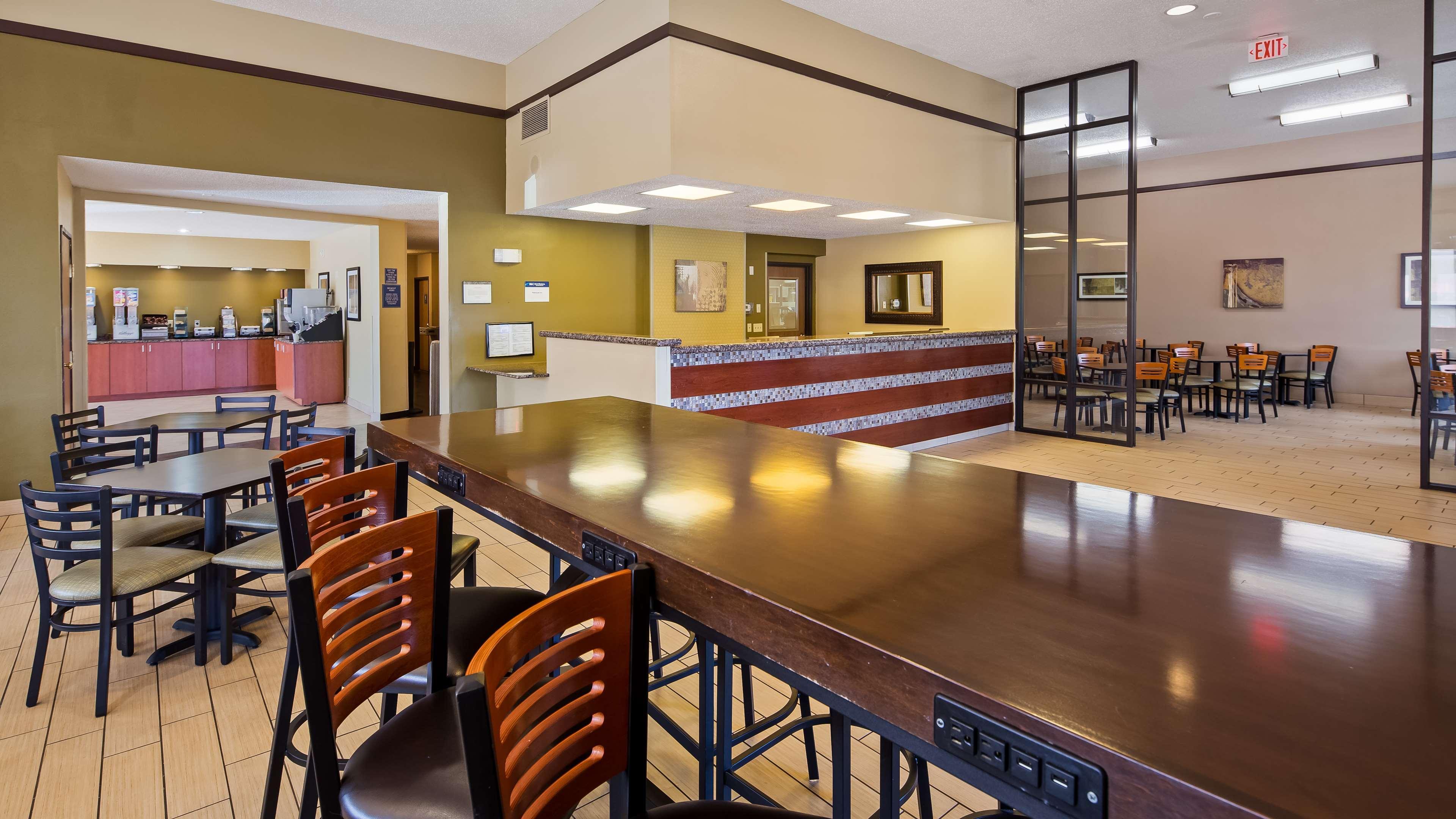 Best Western Ambassador Inn & Suites Wisconsin Dells Extérieur photo