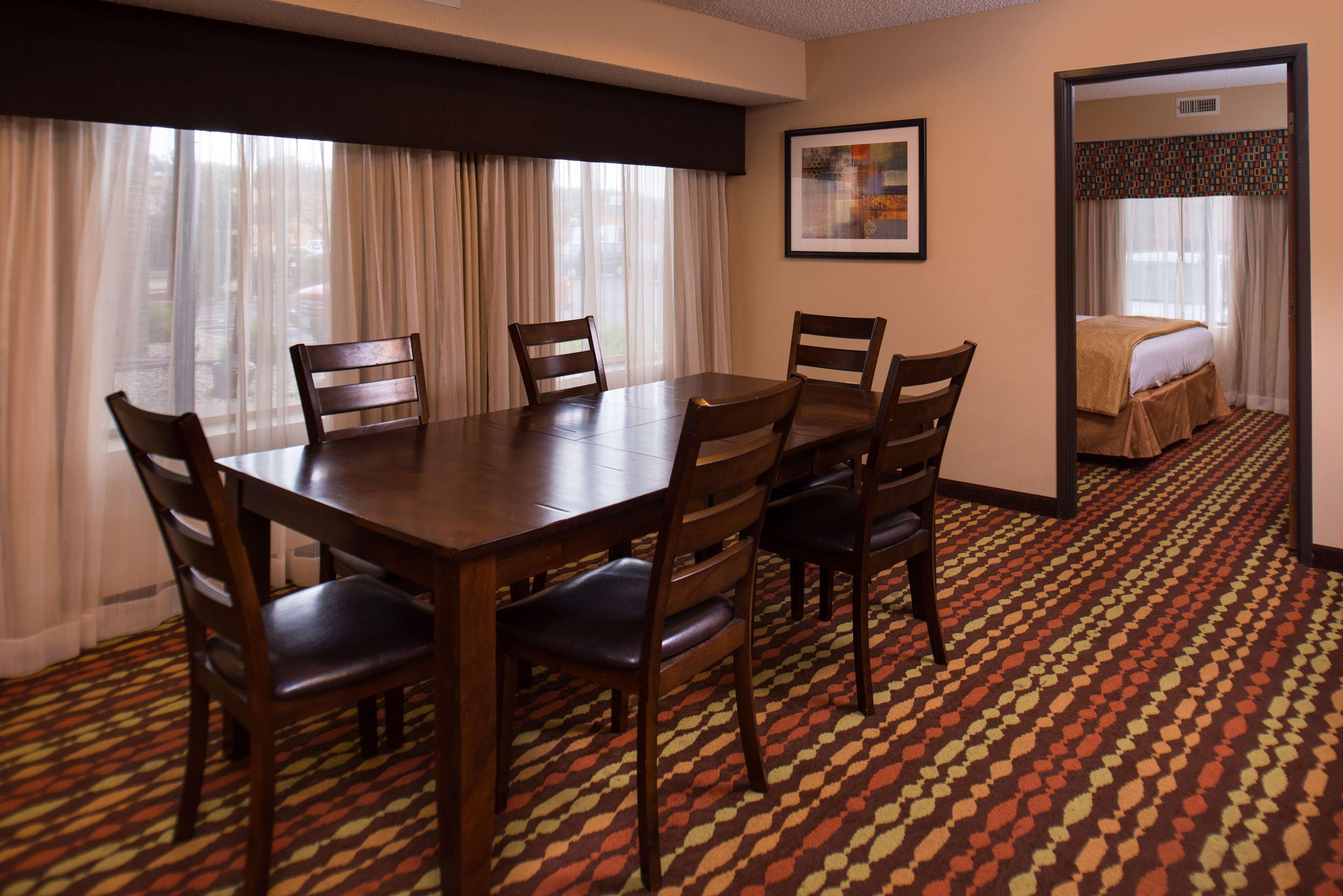 Best Western Ambassador Inn & Suites Wisconsin Dells Extérieur photo