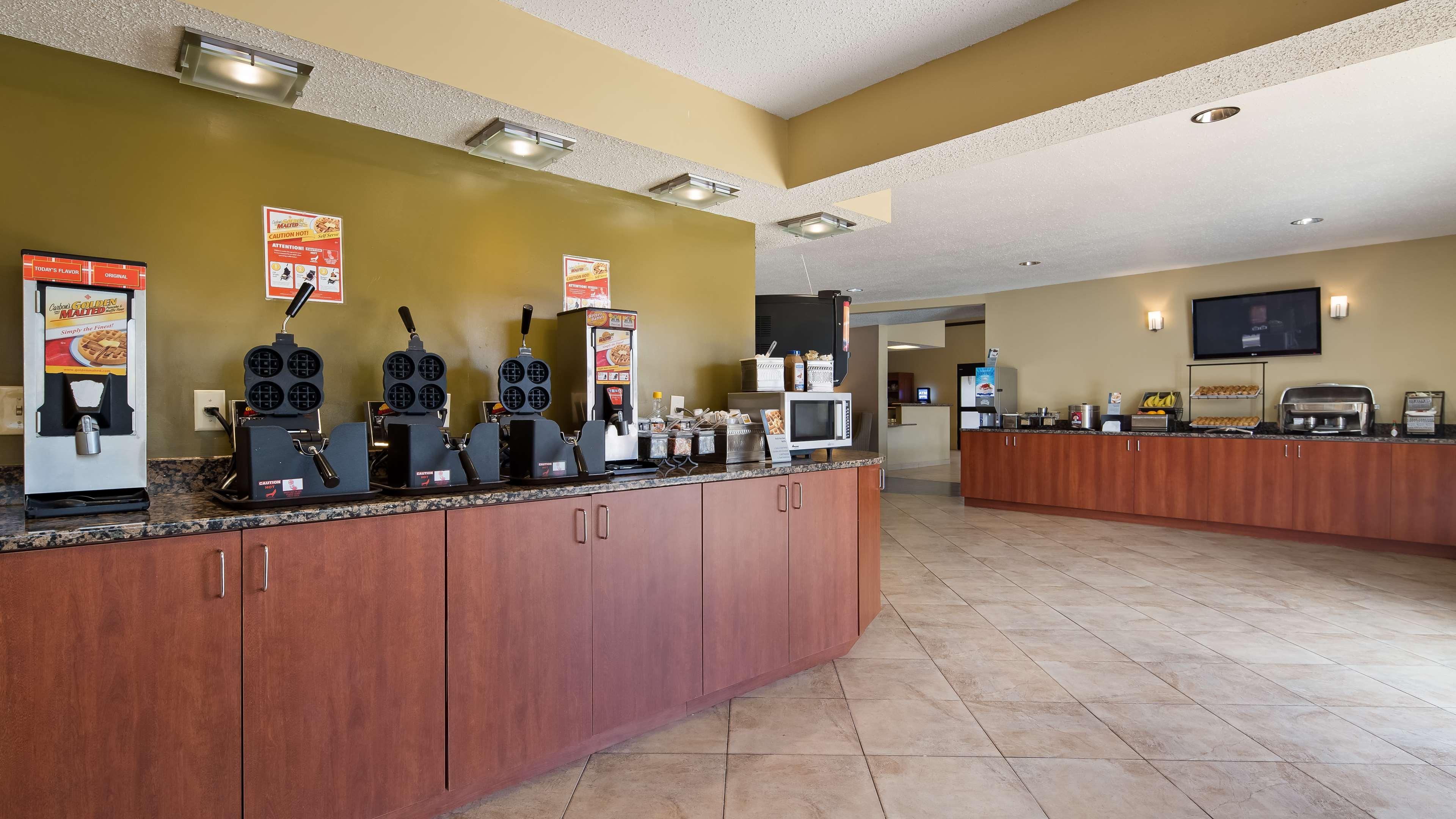 Best Western Ambassador Inn & Suites Wisconsin Dells Extérieur photo