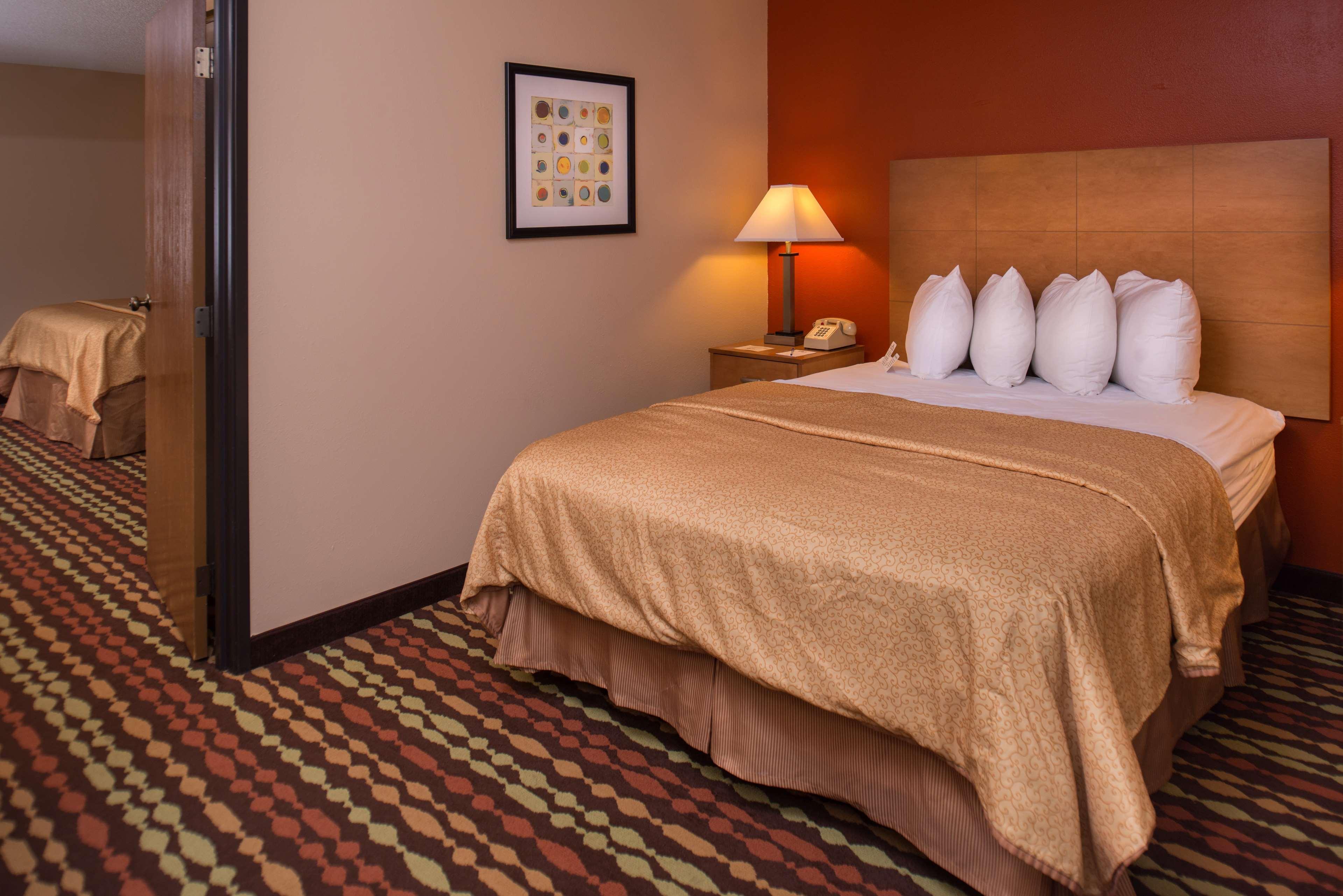 Best Western Ambassador Inn & Suites Wisconsin Dells Extérieur photo