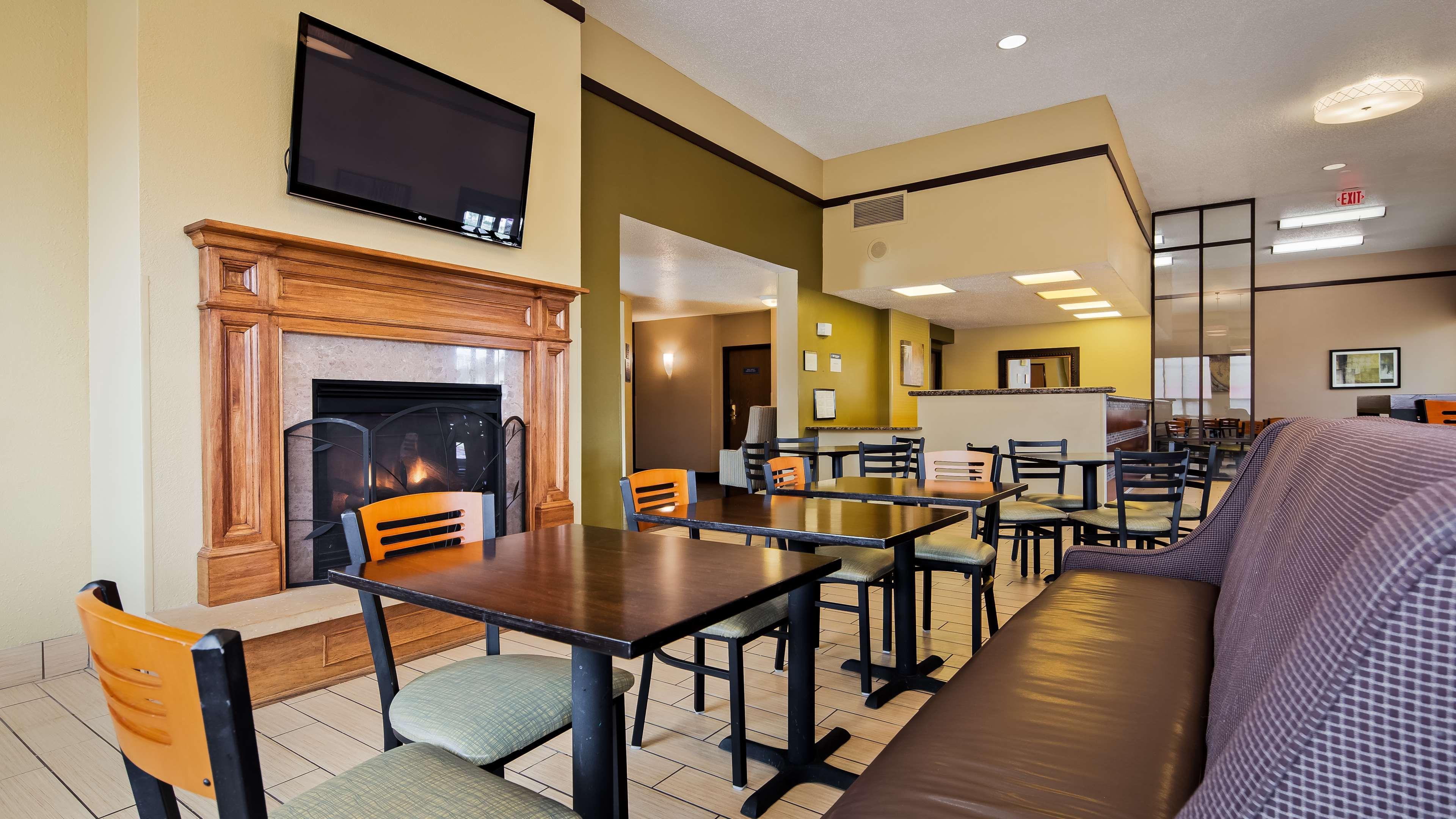 Best Western Ambassador Inn & Suites Wisconsin Dells Extérieur photo